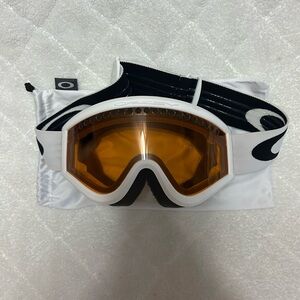 Vintage Oakley Ski Snowboard Goggles White Frame with Amber Lenses
